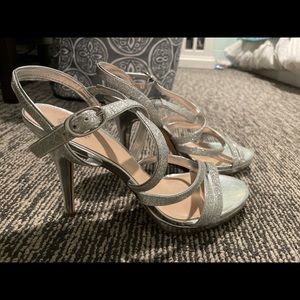 I. Miller Beautiful Shoes - Sparkly Silver Heels Size 9